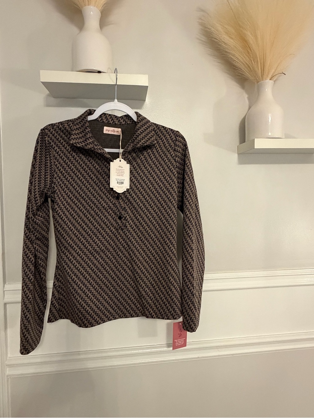 Ivy City Co Beige & Black Houndstooth Long-Sleeve Top